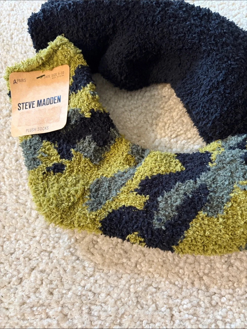 Steve Madden Women’s  Plush Socks Set of 2 - Camo & Black Pair Size 5-10 NWT